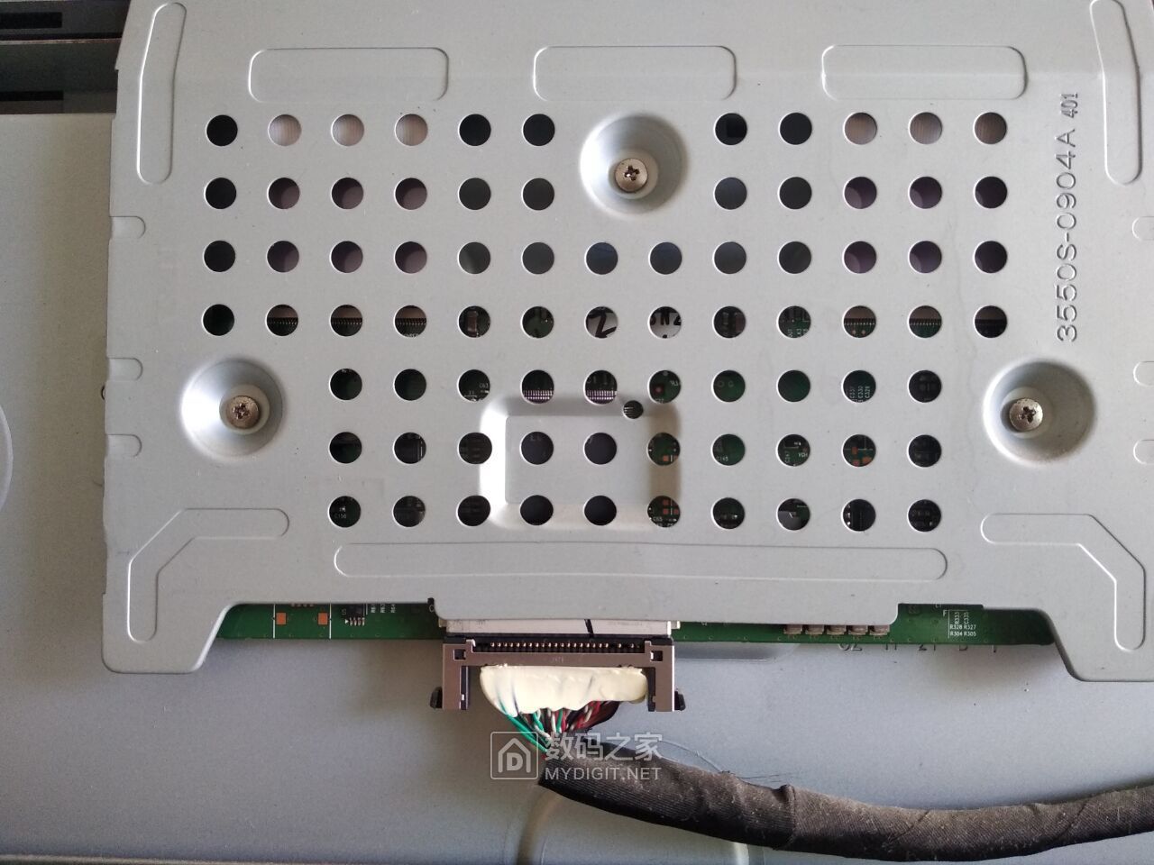 给女神修微波炉送的康佳电视拆修