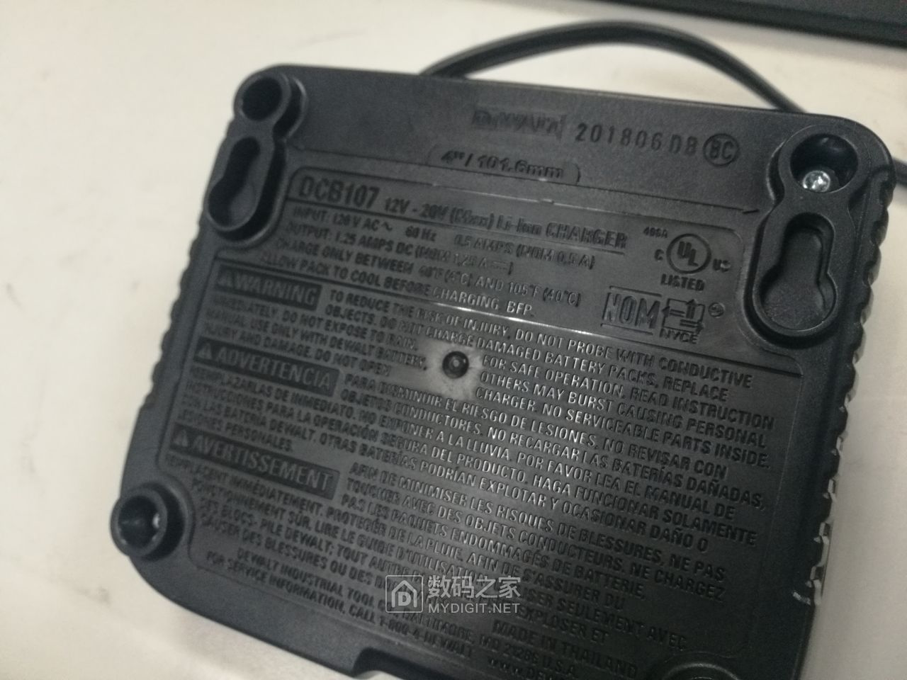 得伟110v充电器怎么改220v