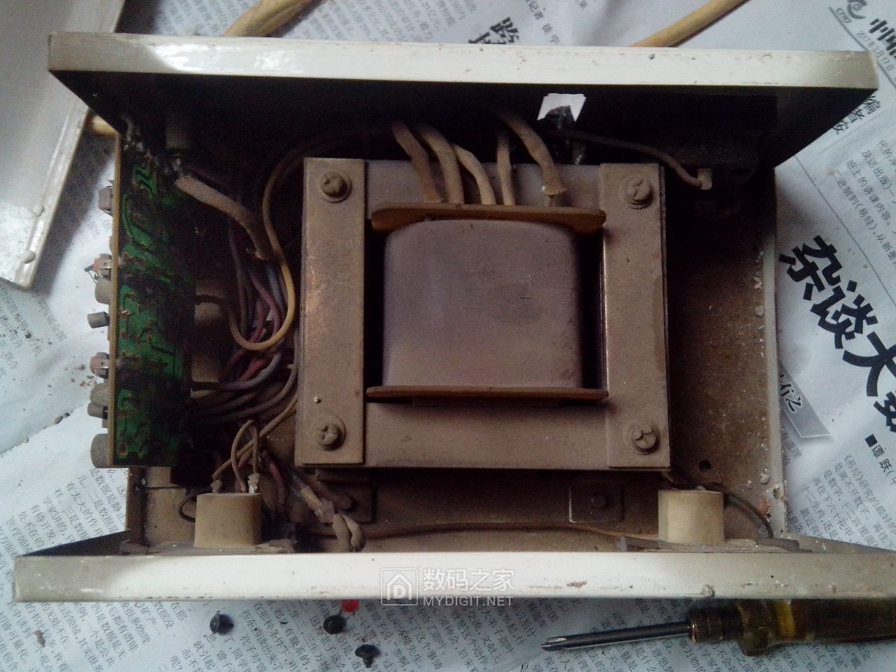 老式交流稳压器