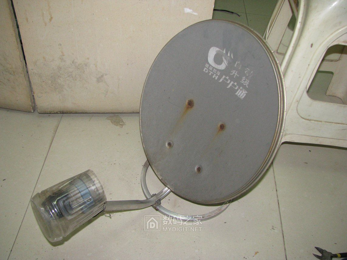 拆解户户通卫星锅盖