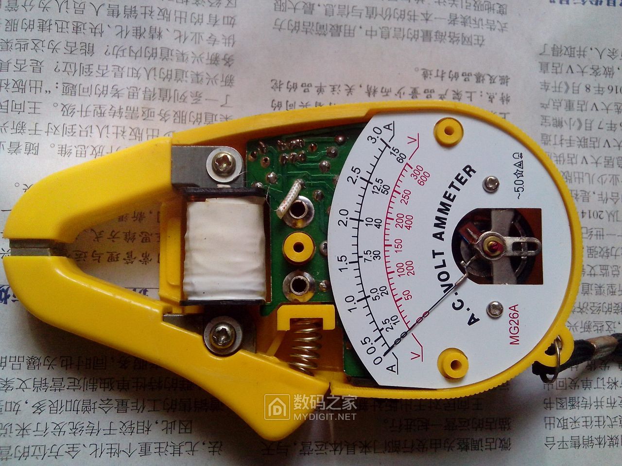 拆个小巧的指针式钳流表huaxinmg26a