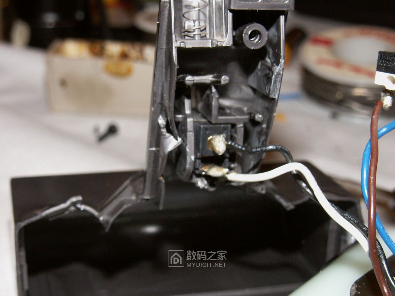 拆解戴森dysondc59无线吸尘器电池不幸挂彩