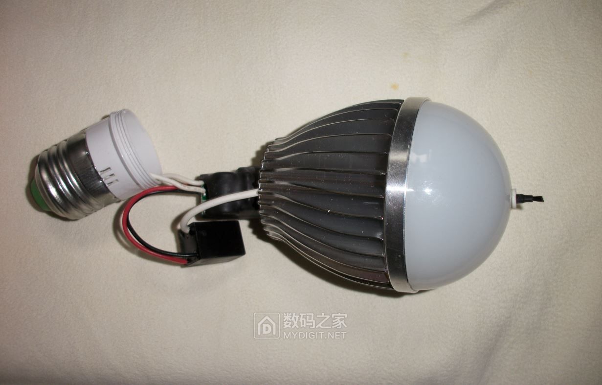 自带负氧离子发生器的led球泡