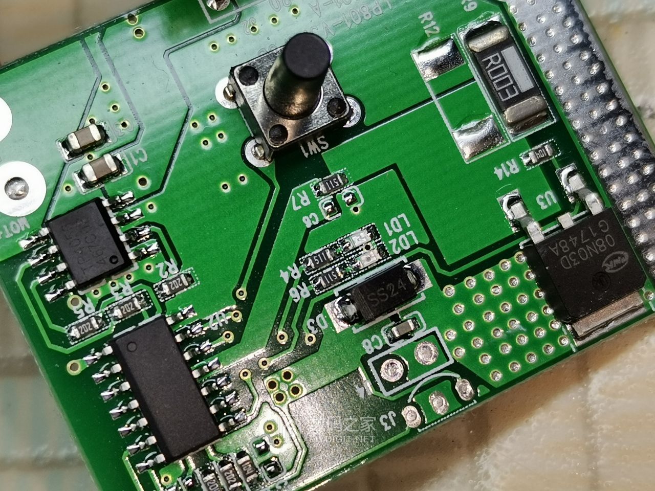 元作拆到一枚有档次带tp4056的充电板尝试改造18650充电器