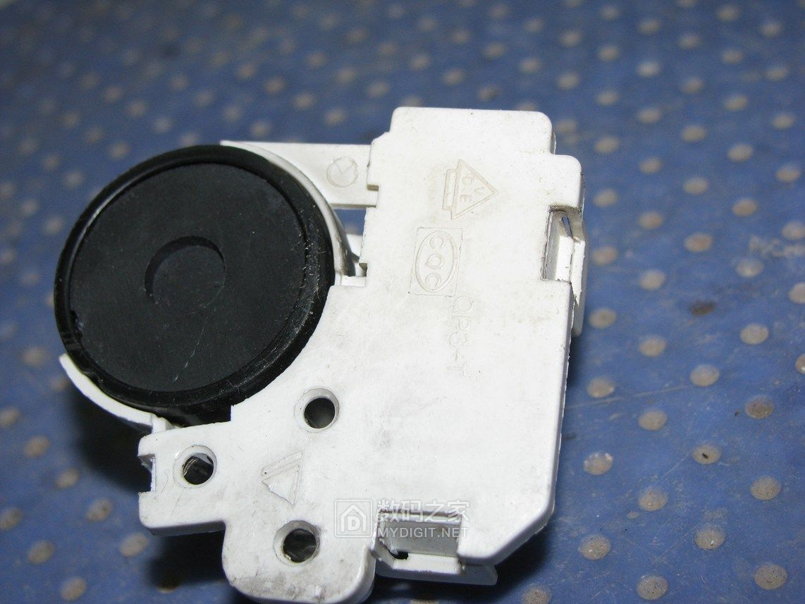 拆解冰箱启动器型号8100和冰箱温控器wdf26y