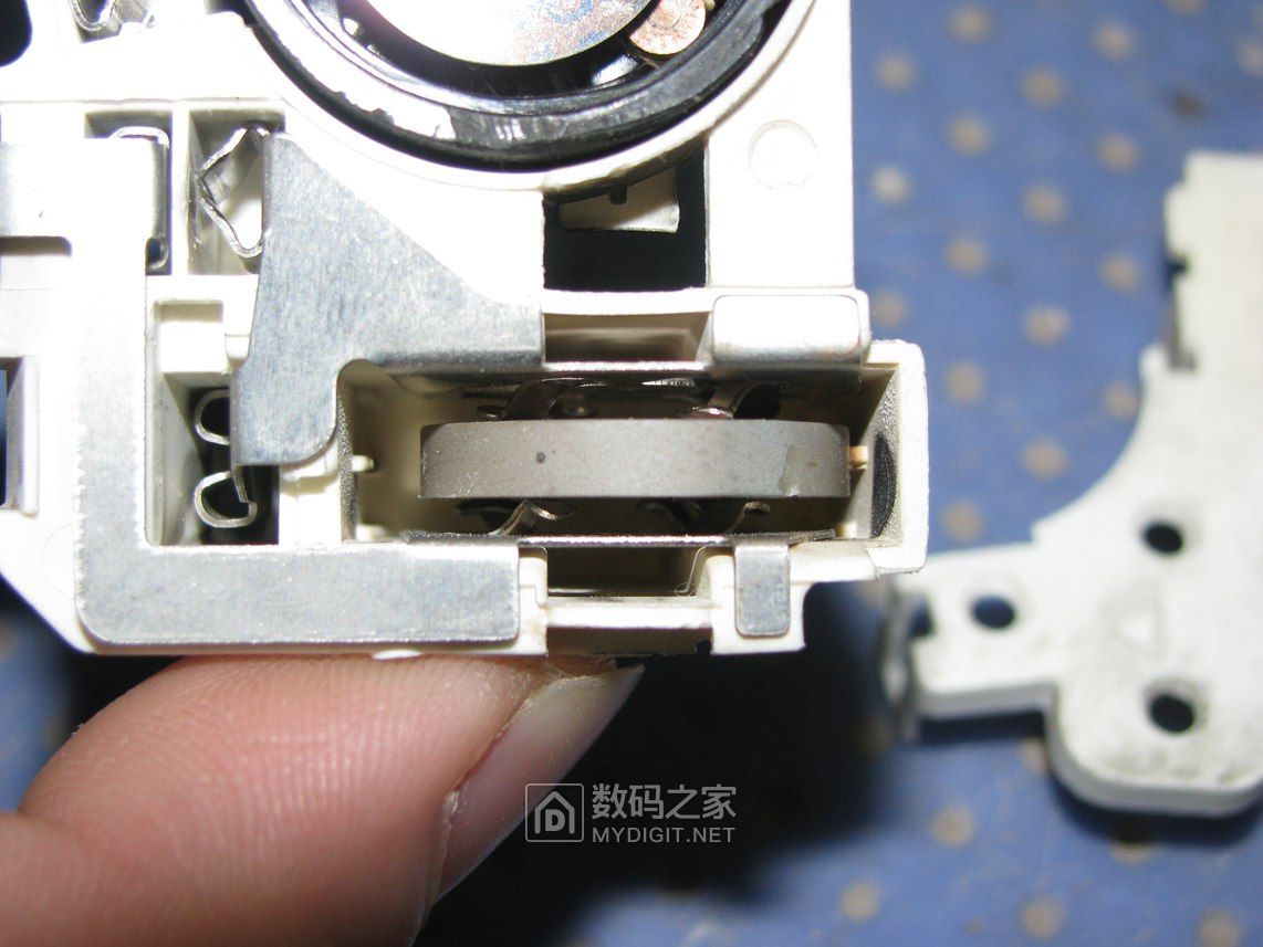 拆解冰箱启动器型号8100和冰箱温控器wdf26y