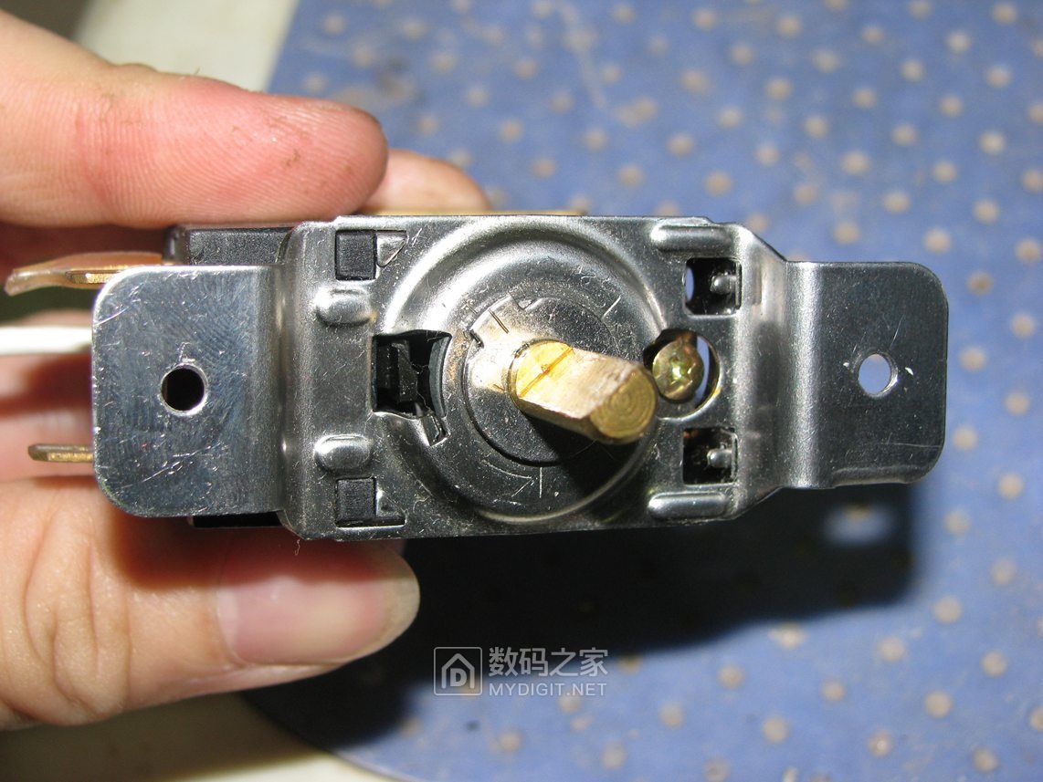 拆解冰箱启动器型号8100和冰箱温控器wdf26y