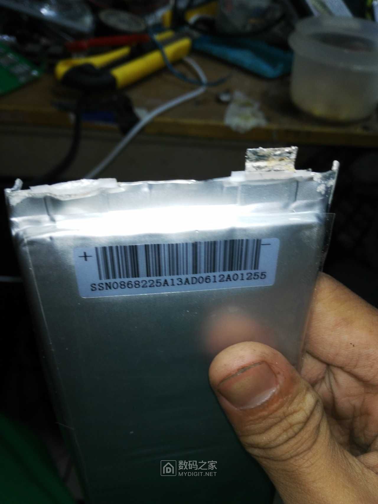 超威48v12ah锰锂聚合物电池漏液了扒开才发现居然满电的