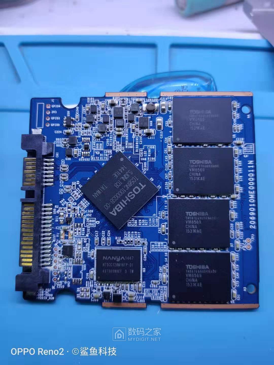 拆解东芝q300240gb固态硬盘