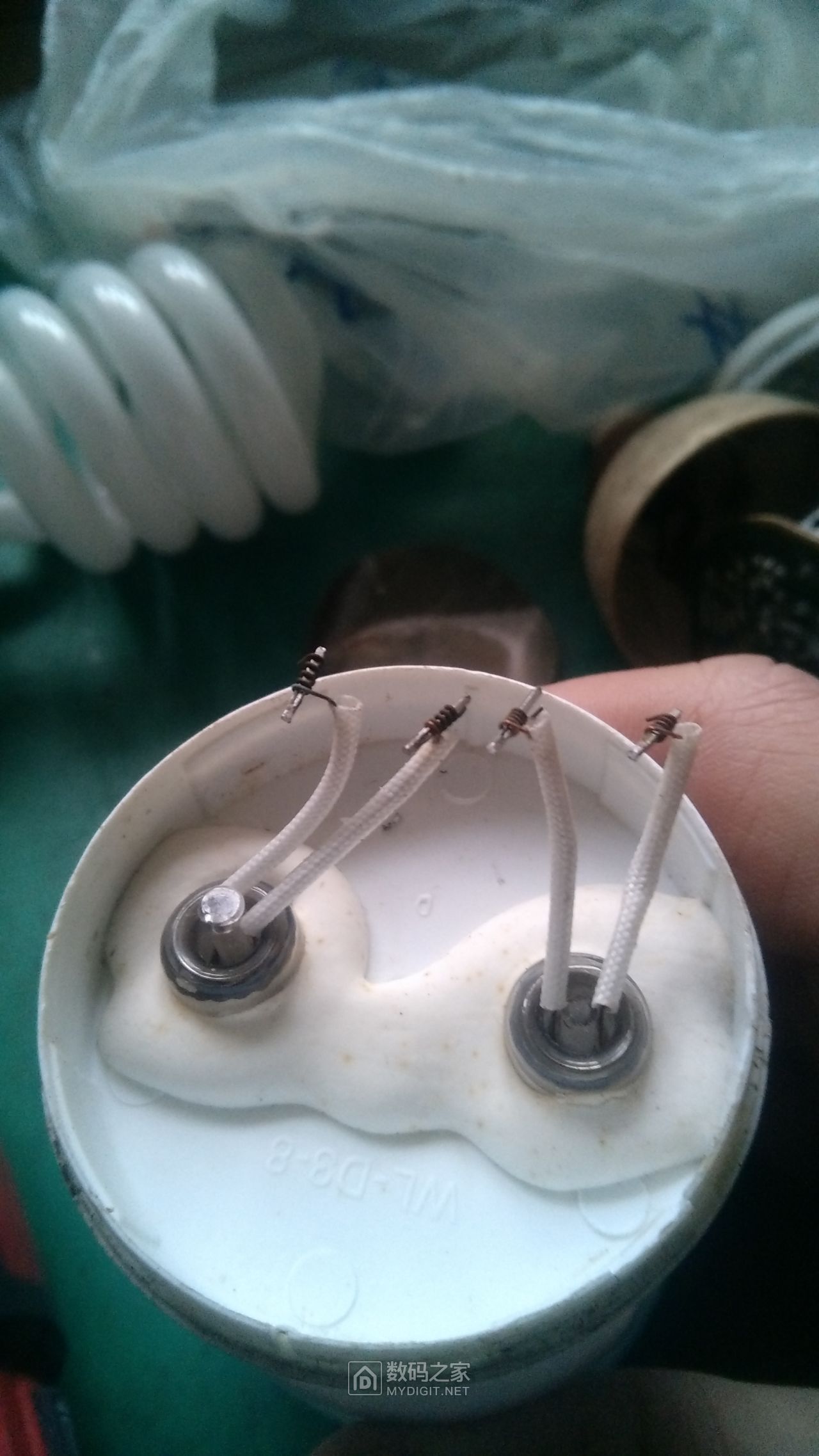 拆修电子节能灯