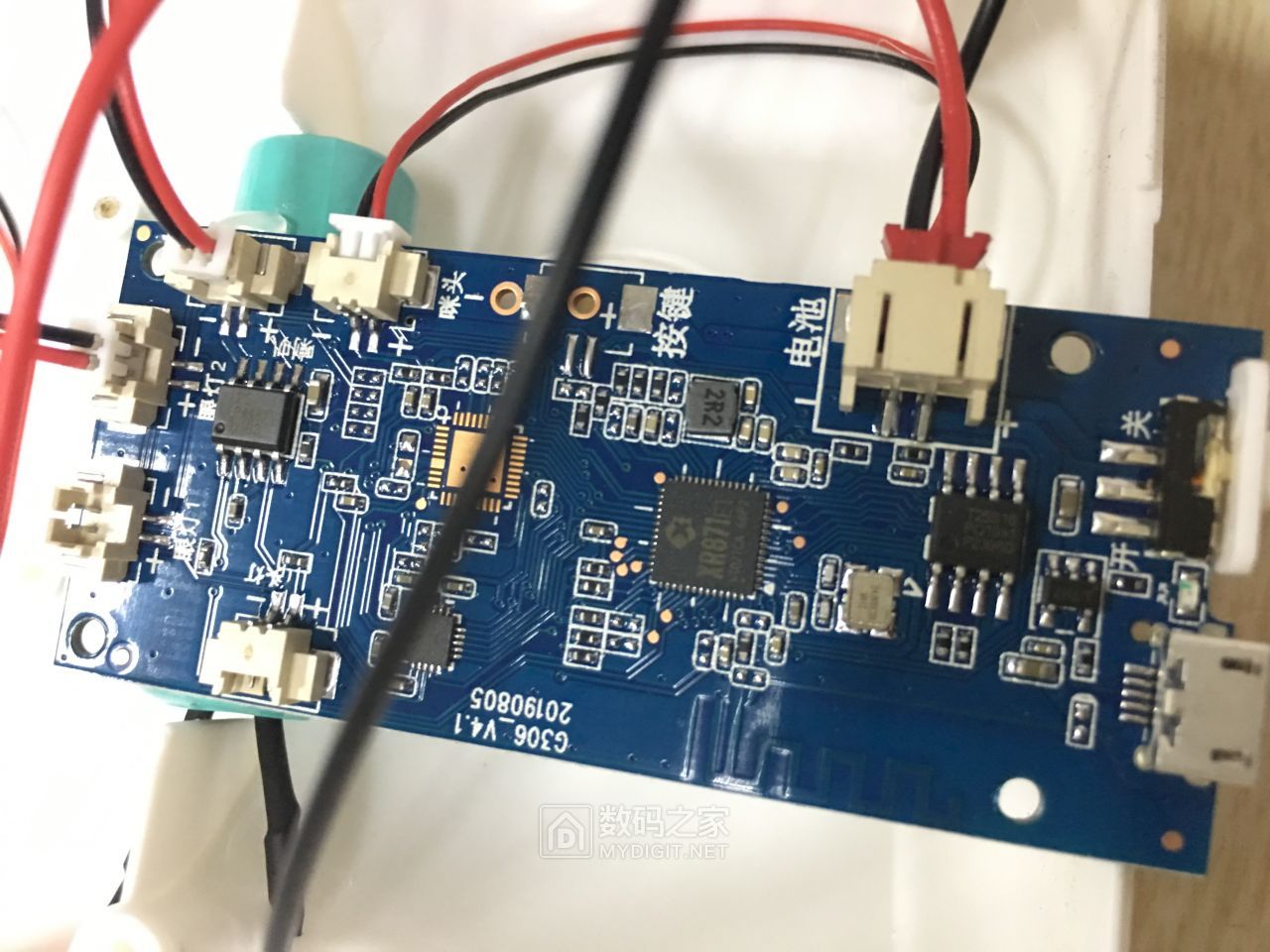 女儿的小谷机器人坏了拆一下看看