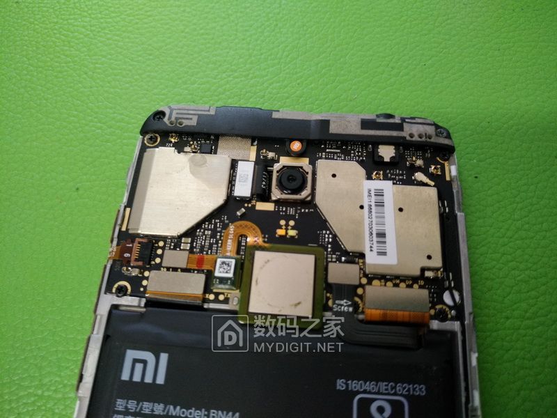 更换红米5plus一体屏幕总成 - 拆机乐园 数码之家