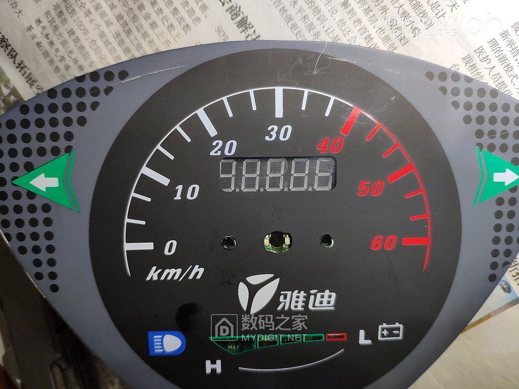 拆修雅迪電動車儀表盤