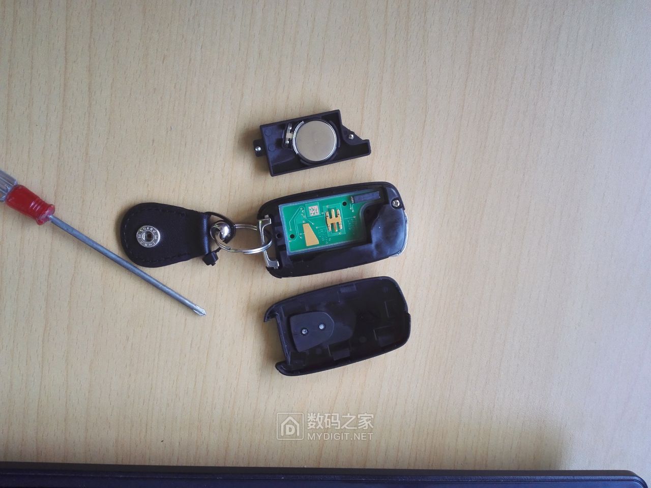 简单拆宝骏730遥控车钥匙