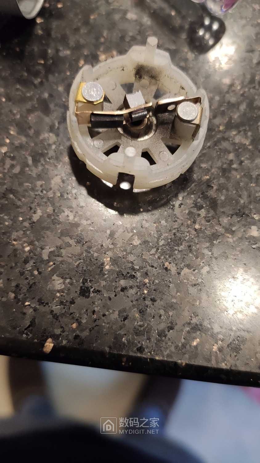 用三次就坏了的吹风机