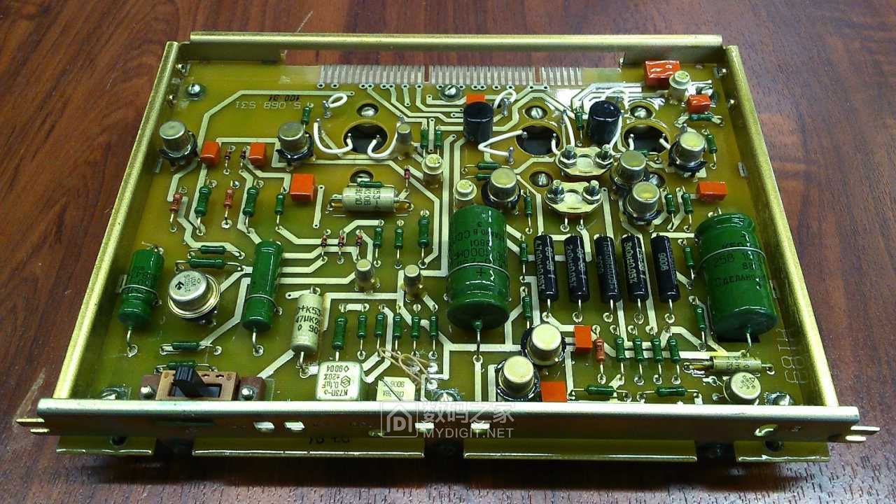 Classiccircuitboard051.jpg