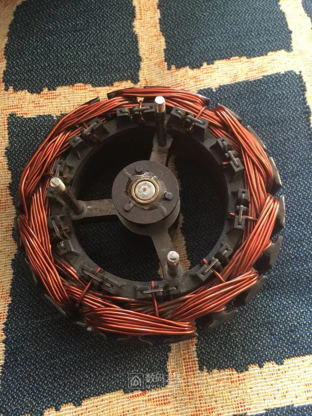 拆了个无刷电机请高人普及定子的绕线详情