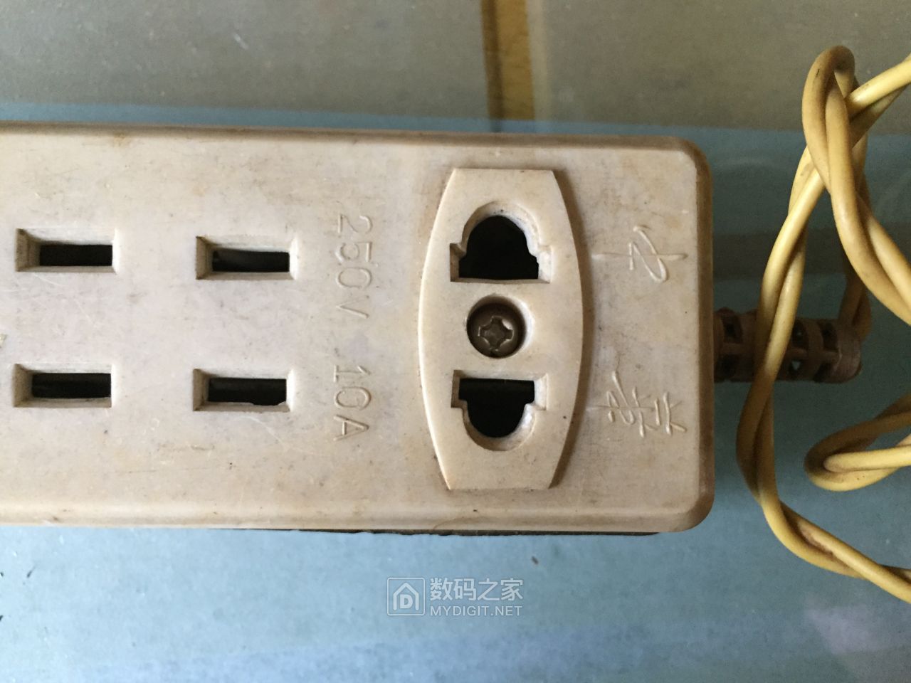 拆一个用了20多年的老排插