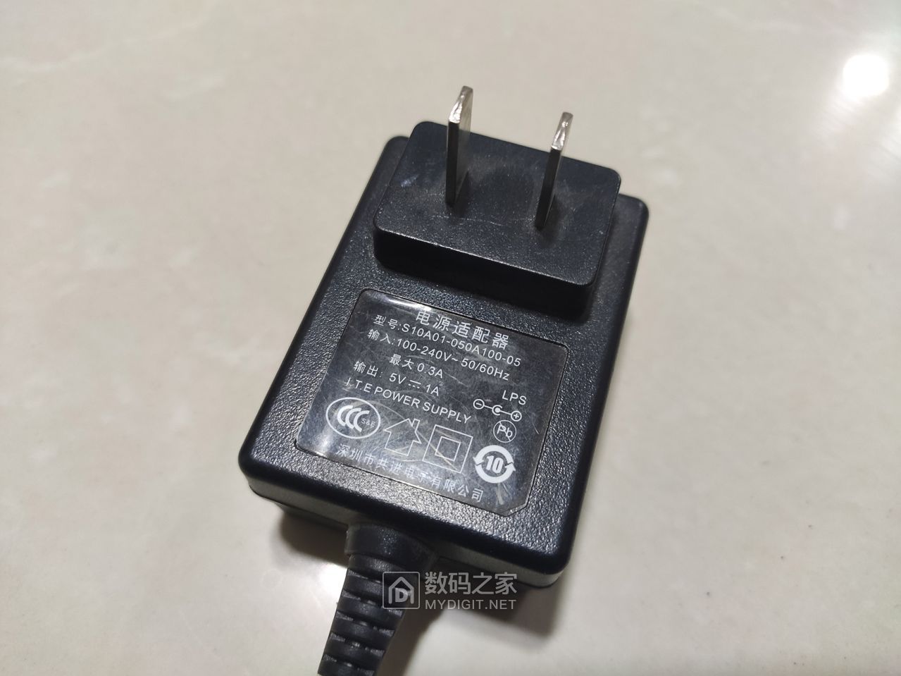 拆深圳共進電子出品的5v1a電源適配器