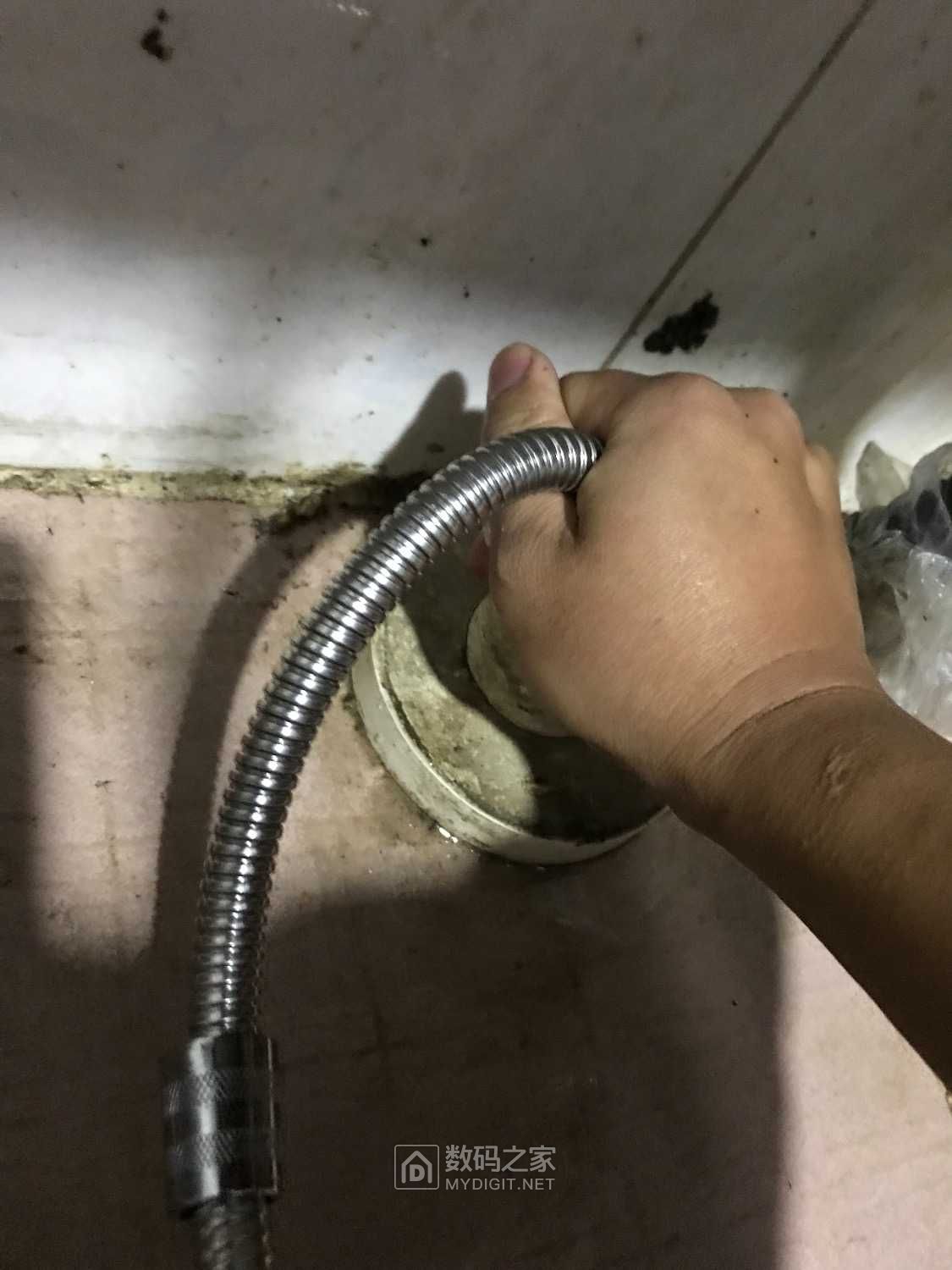 家里下水道堵了另类疏通管道