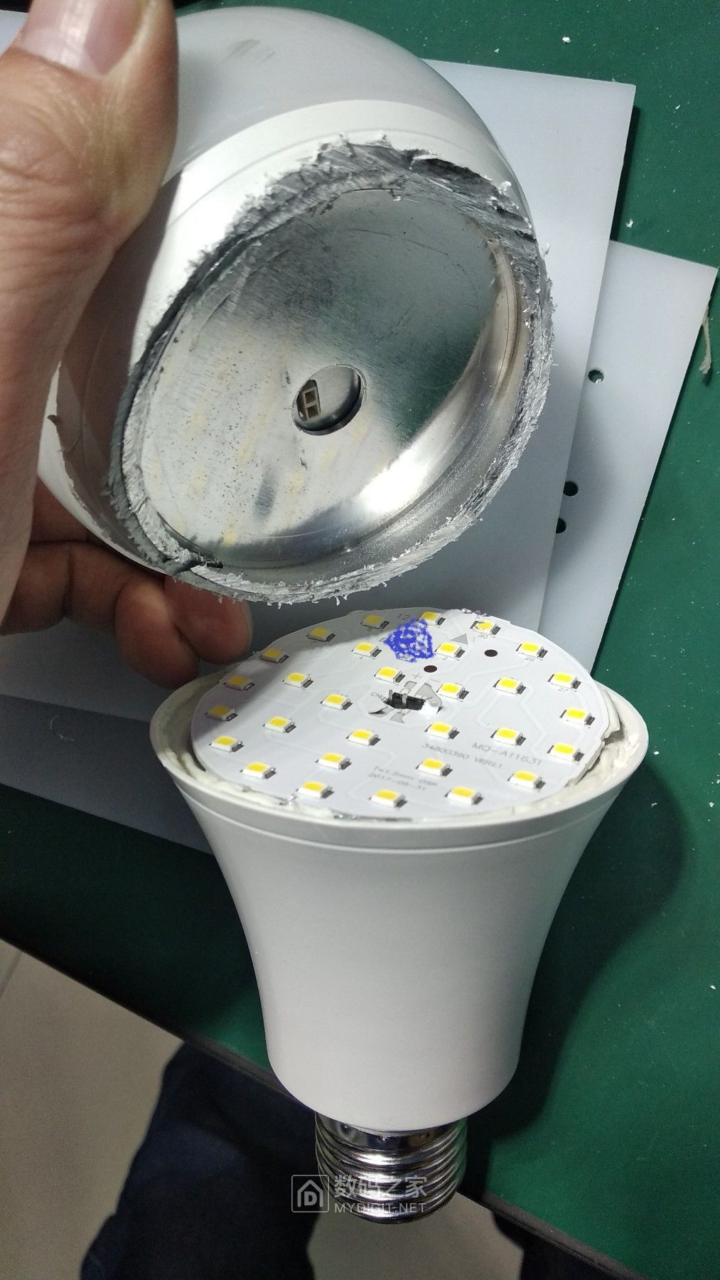 【一分钱一分货】LED球泡灯拆解对比,某牛很阔以 - 拆机乐园 数码之家