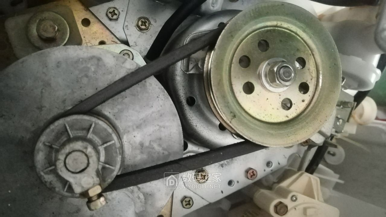 夜里修海尔洗衣机型号xqbm3322皮带松加木块助间距调整