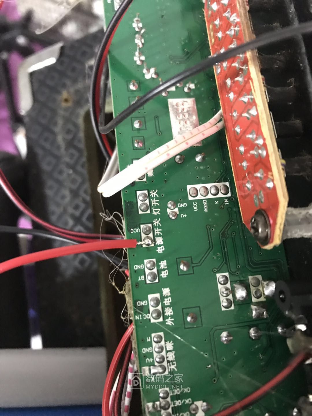 修理一个手拉杆音箱不能充电问题