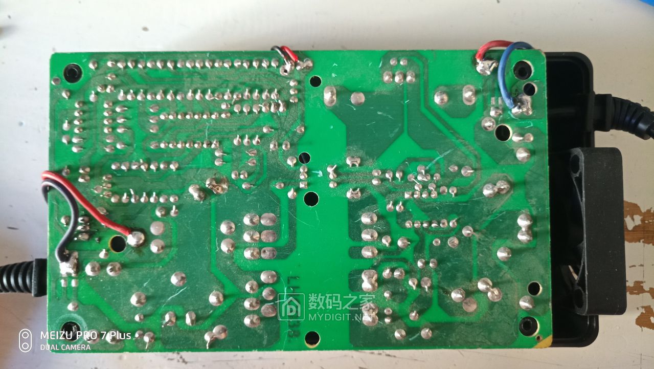 拆一个鑫凌霄电动车48v充电器开关电源