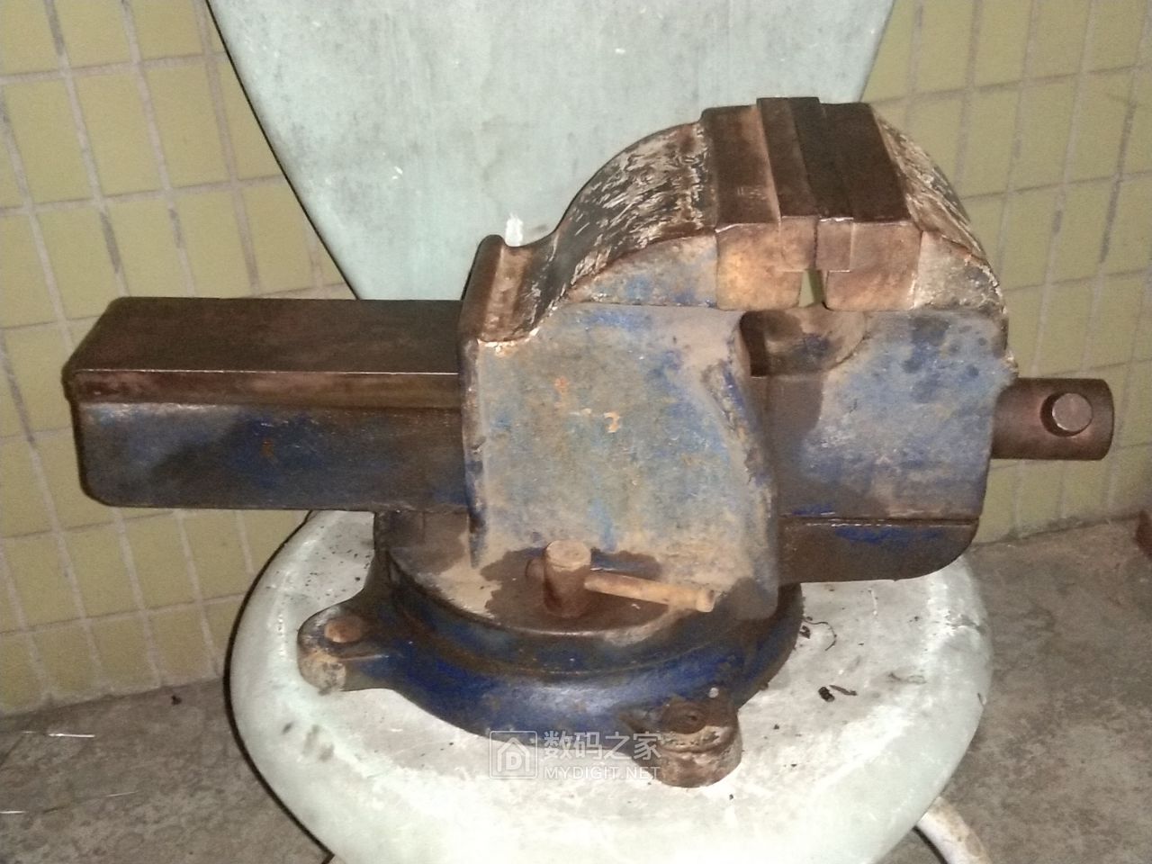 老古董简单翻新42公斤6寸重型台钳