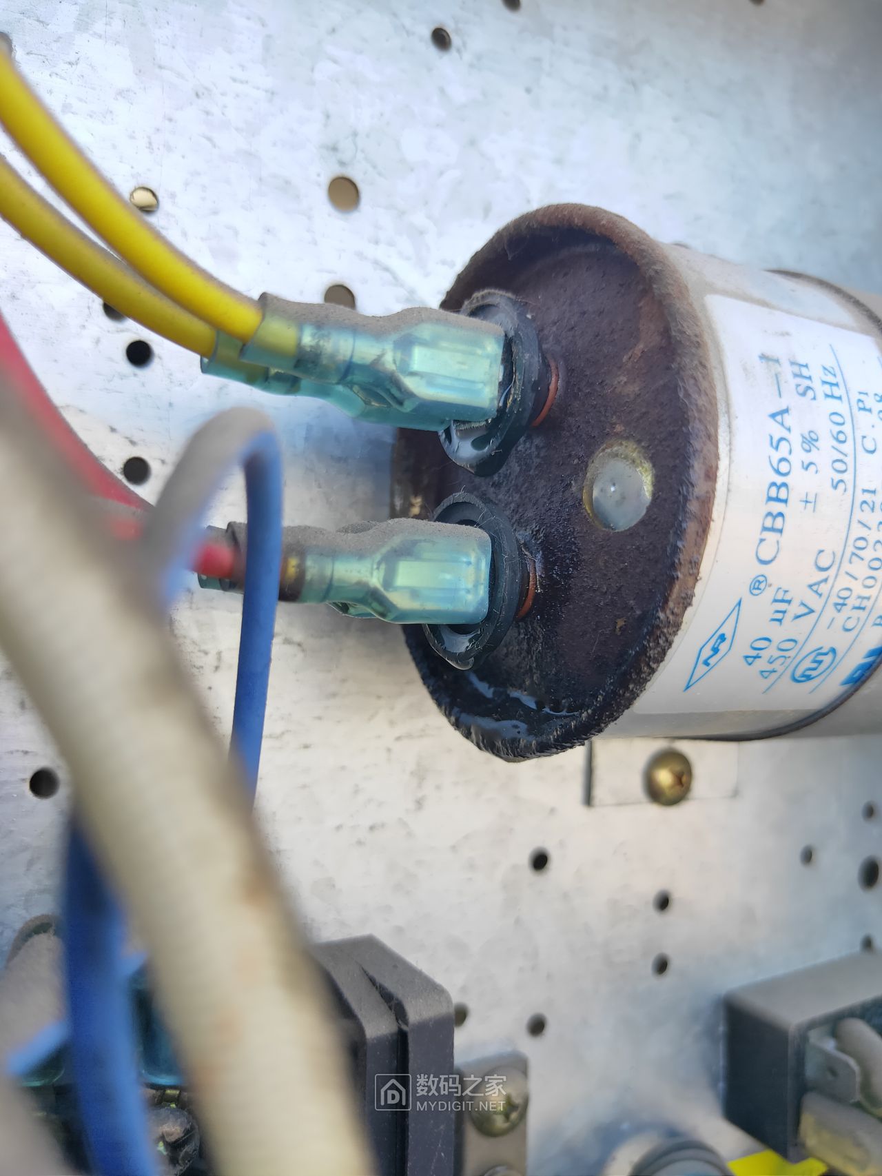 空调压缩机电容漏液网上买个换上