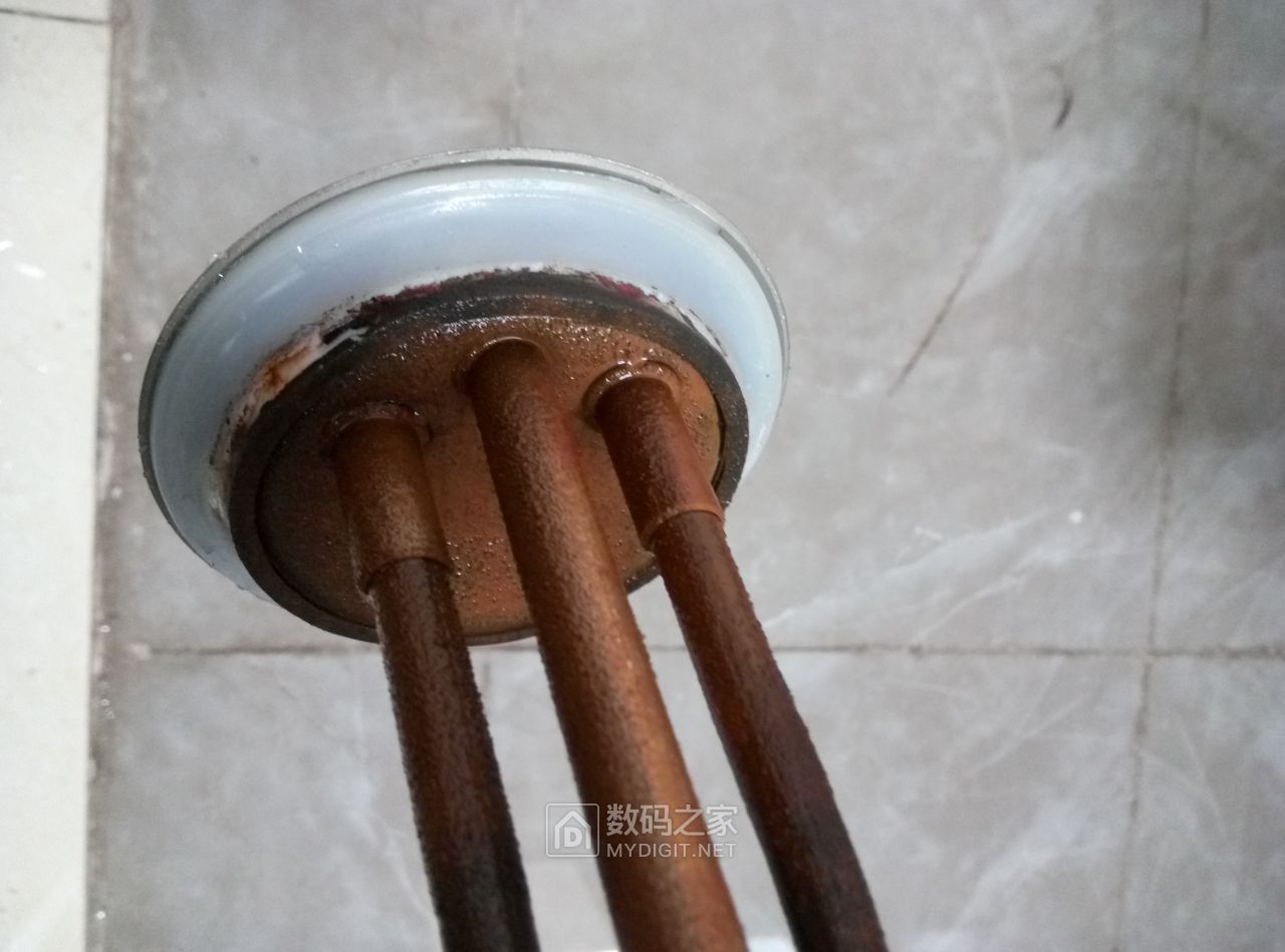 电热水器怎么拆加热管 192955c9f93g74t2ogwfbb.jpg