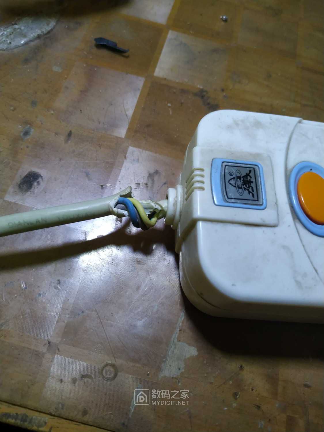 自制拆卸公牛插线板专用工具