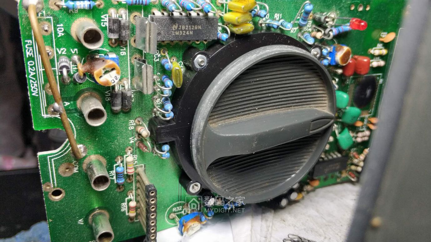 拆两个杂牌xioledt9205a万用表万能表