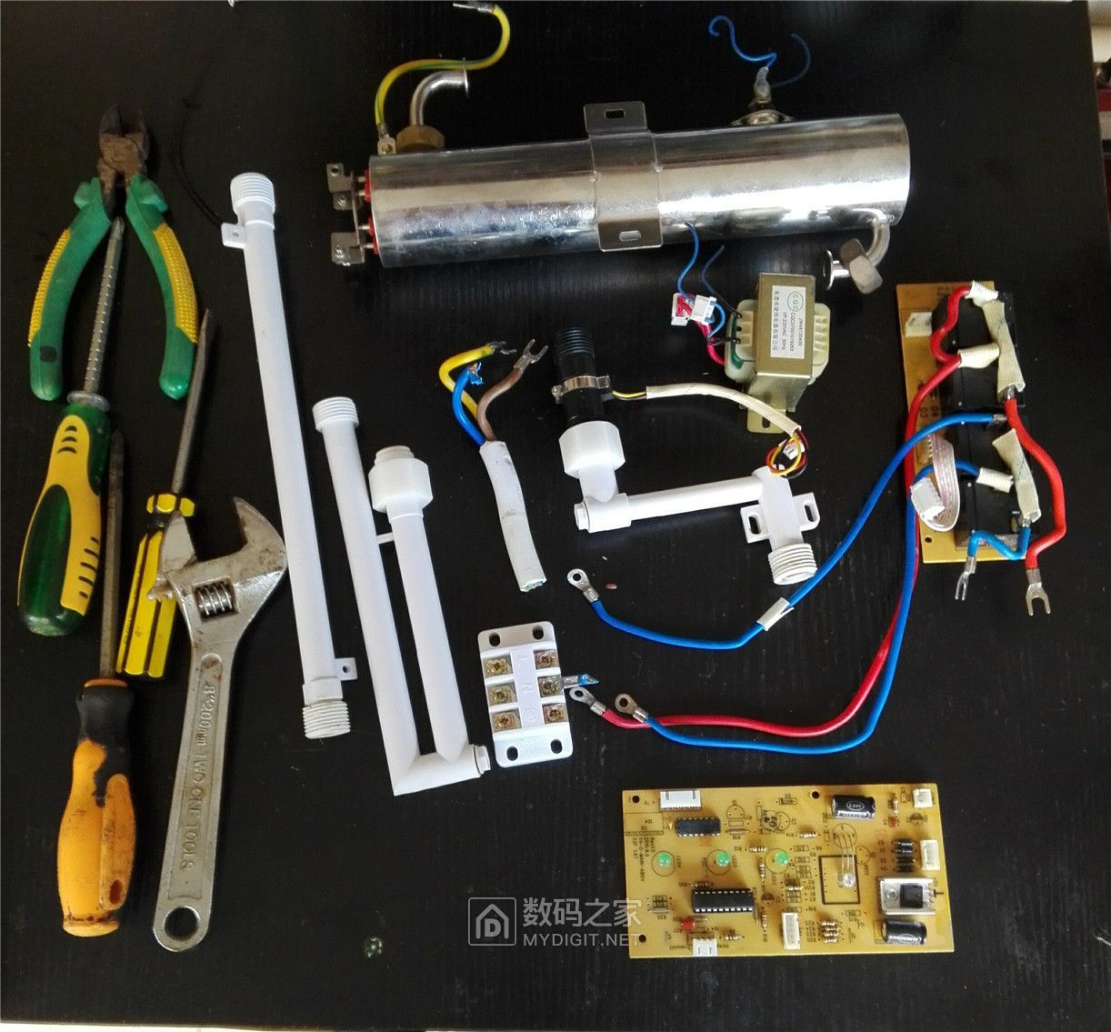 拆一个速热型的电热水器获热得快一个单片机一个