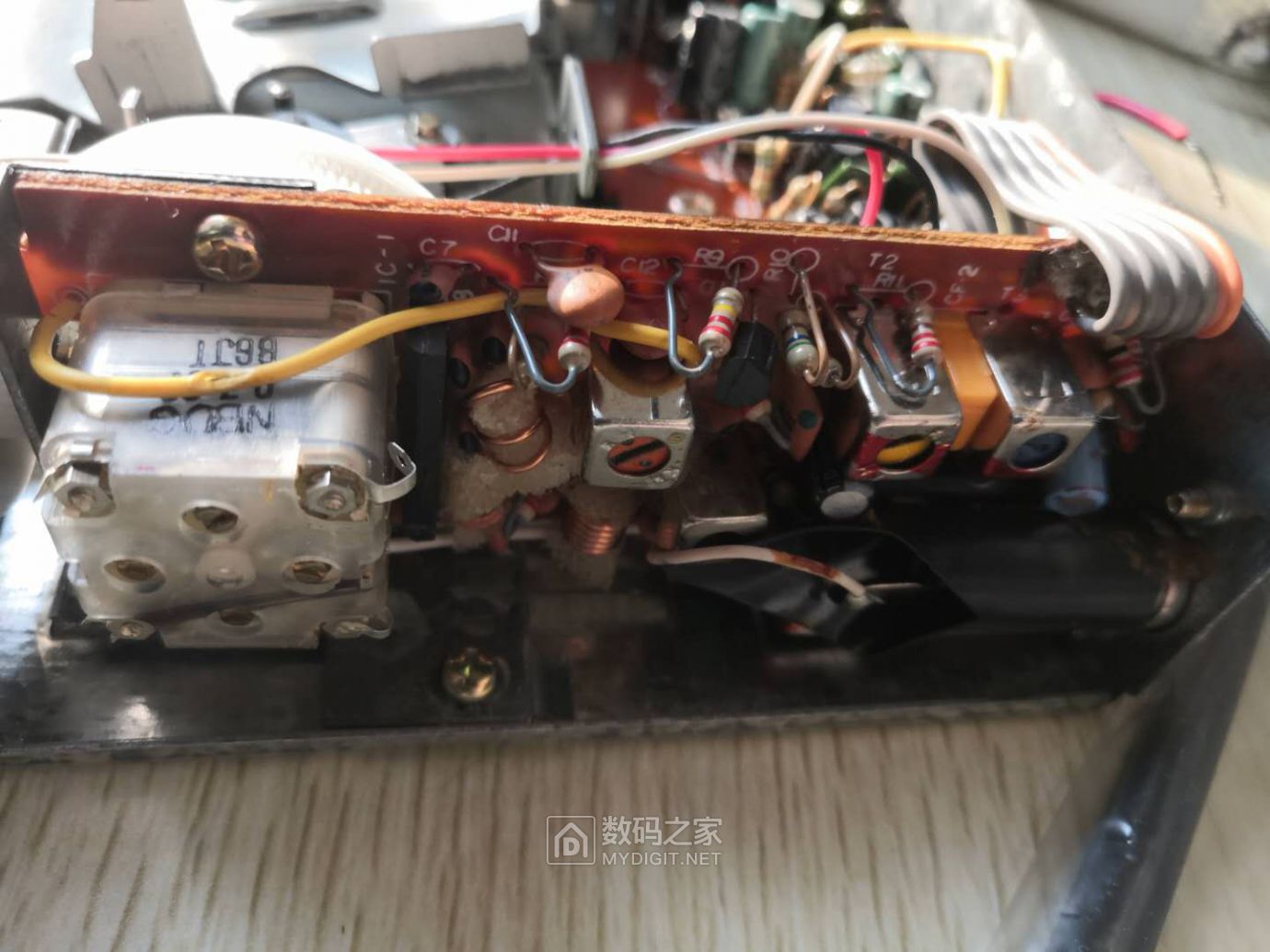 拆解老式汽车收放机nipponfs80