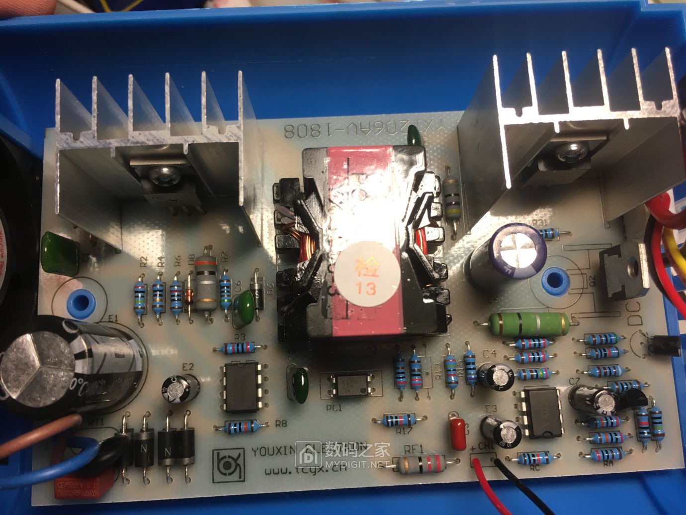 拆解最新版优信12v6a电瓶充电器蓝色求点评