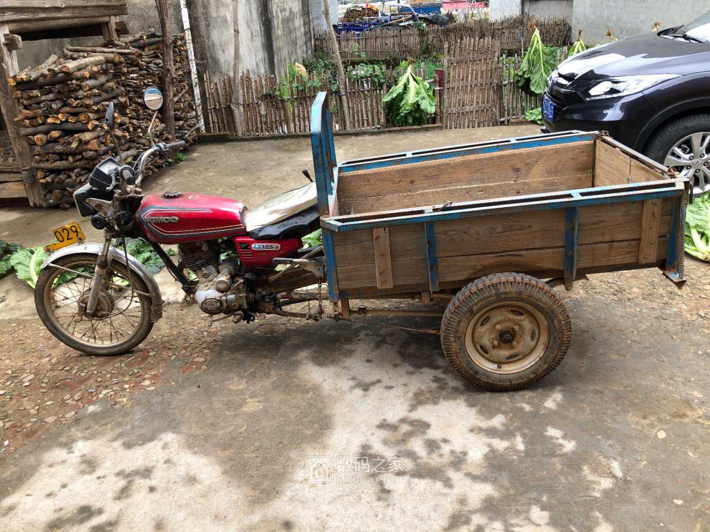 农民也会diy两轮摩托车改装三轮摩托车