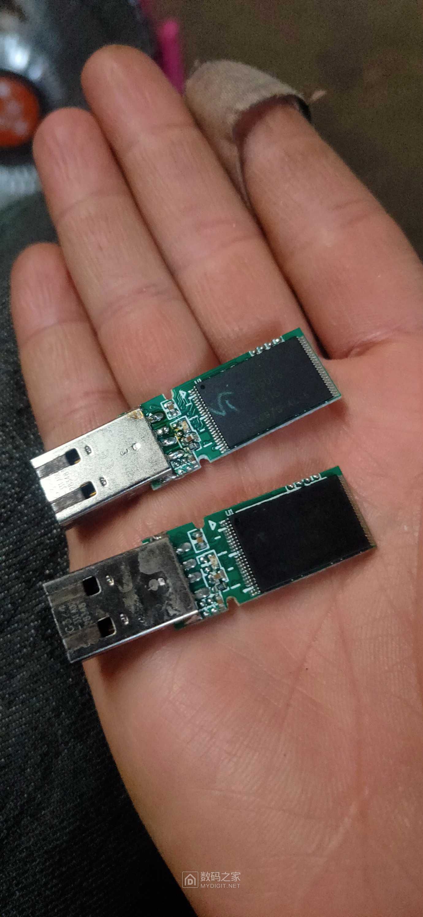 拆两个渣士顿4g的u盘组成一个8g的