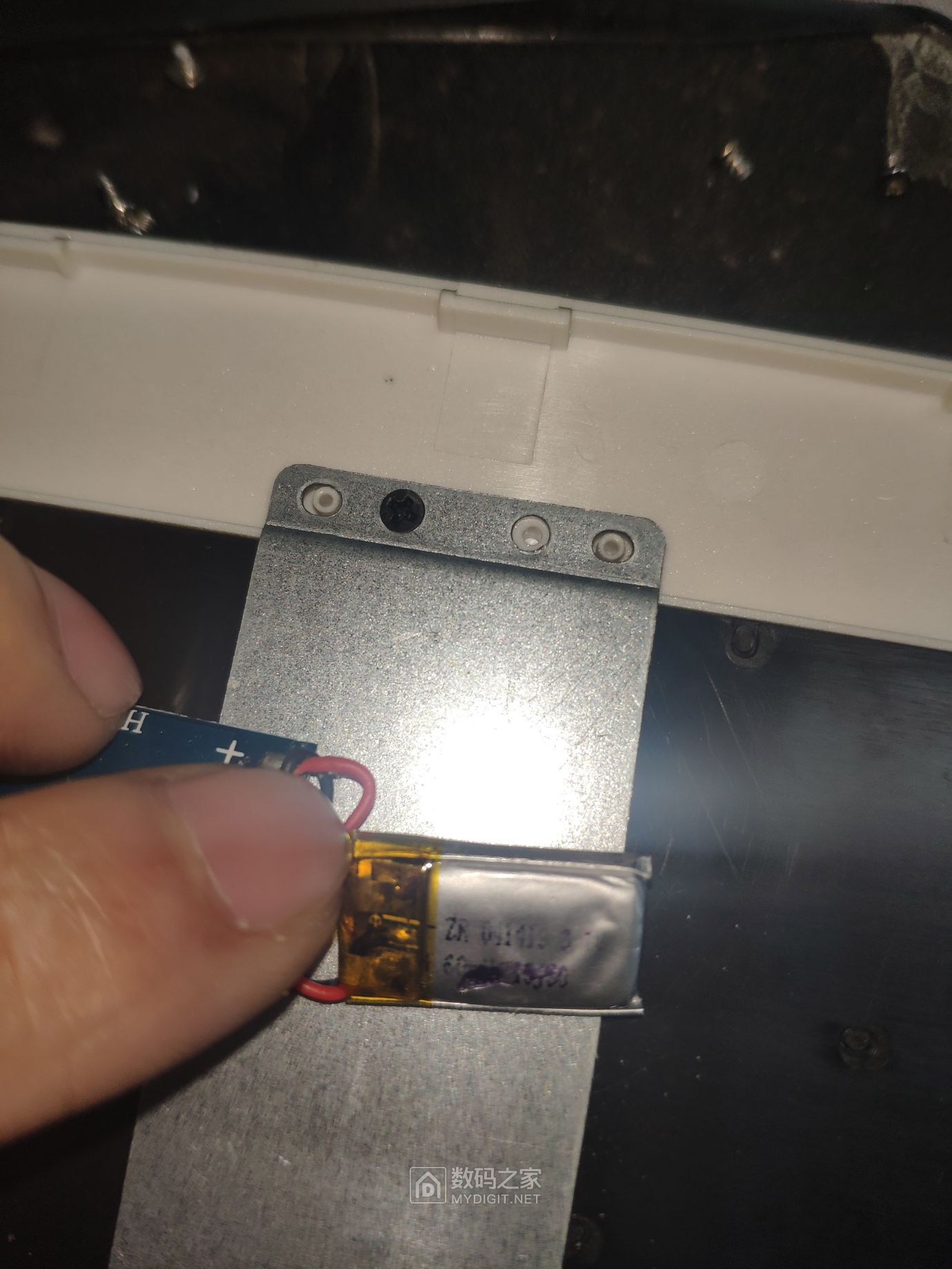拆一个8寸蓝牙转轴键盘换电池纠结症