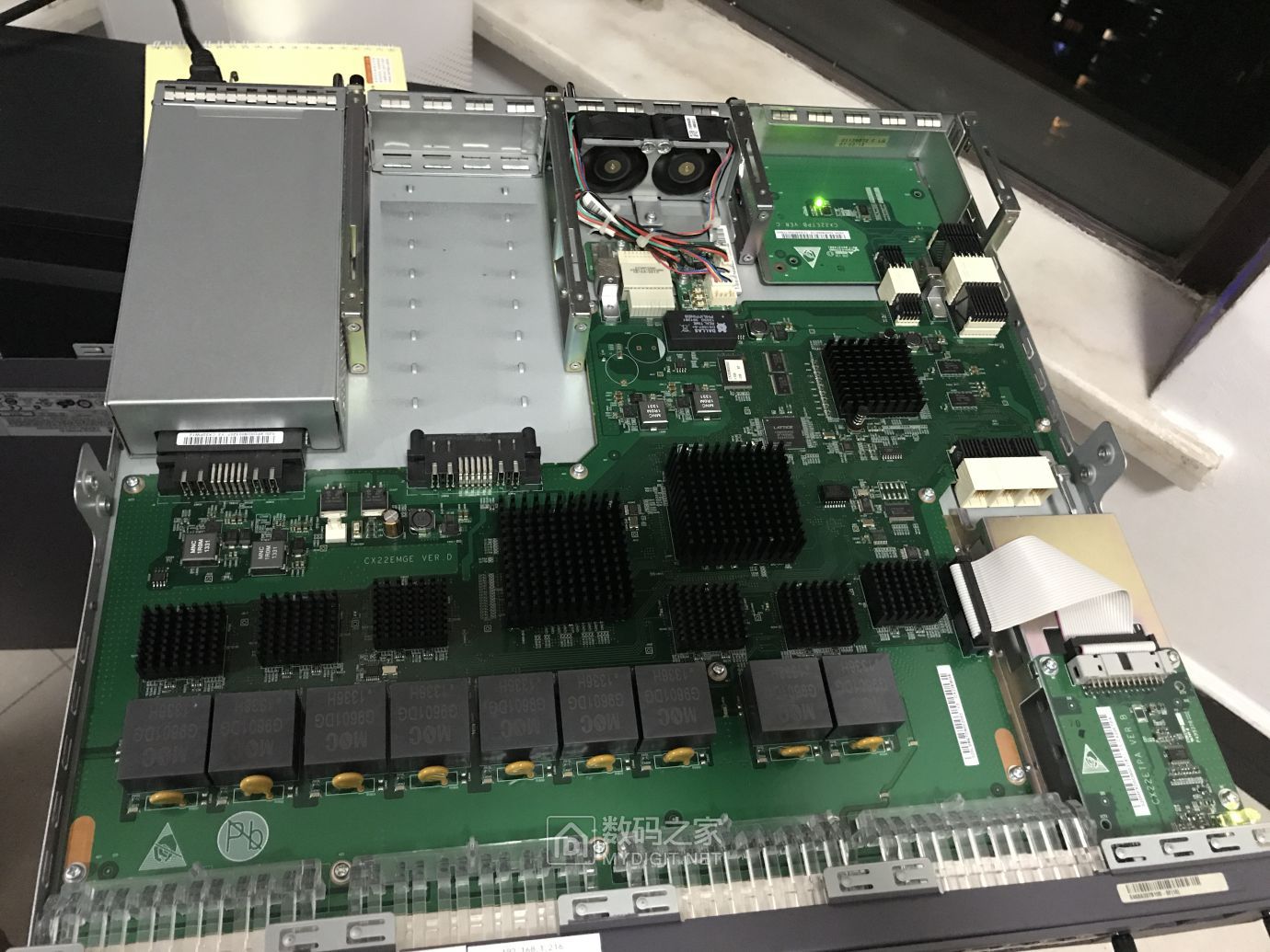 闲无事拆个48口华为三层交换机