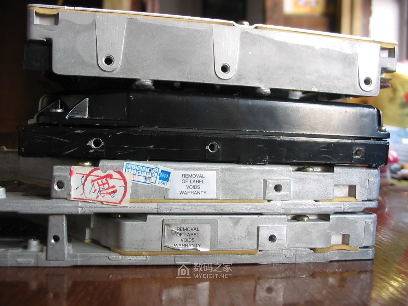 昆腾大脚硬盘quantumbigfoot2004年拍的照片