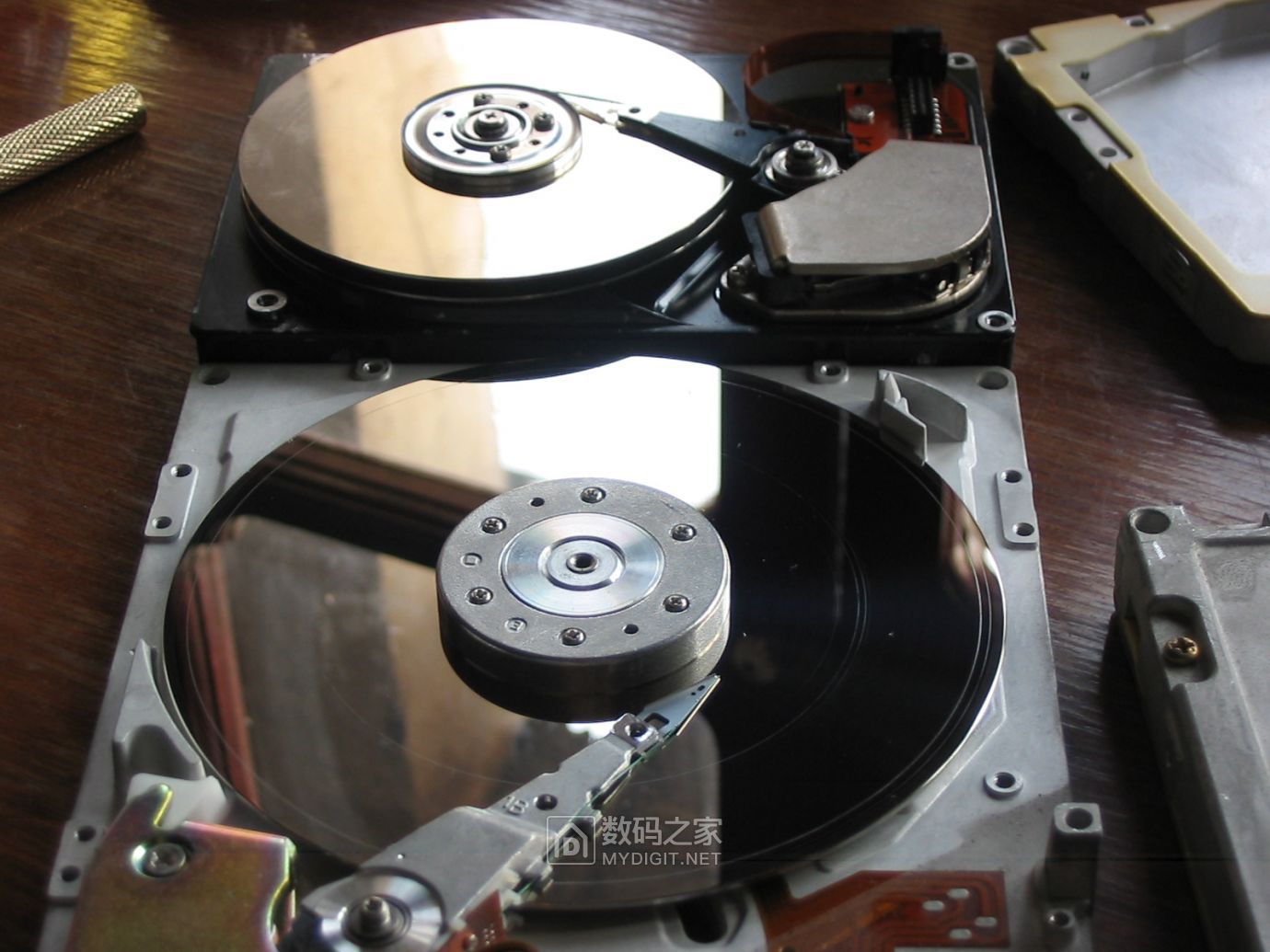 昆腾大脚硬盘quantumbigfoot2004年拍的照片