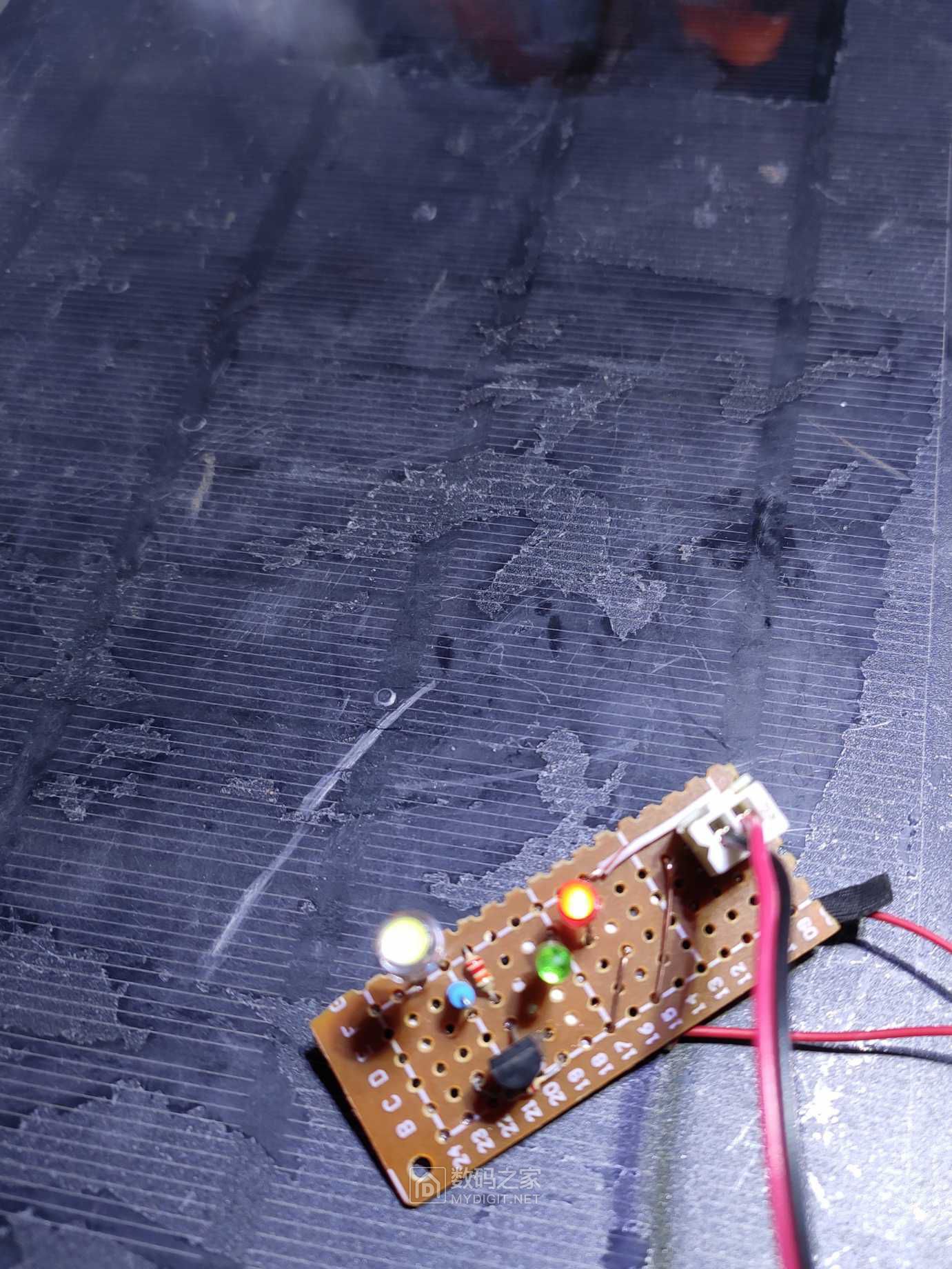 咸鱼买的太阳能板做个光控灯