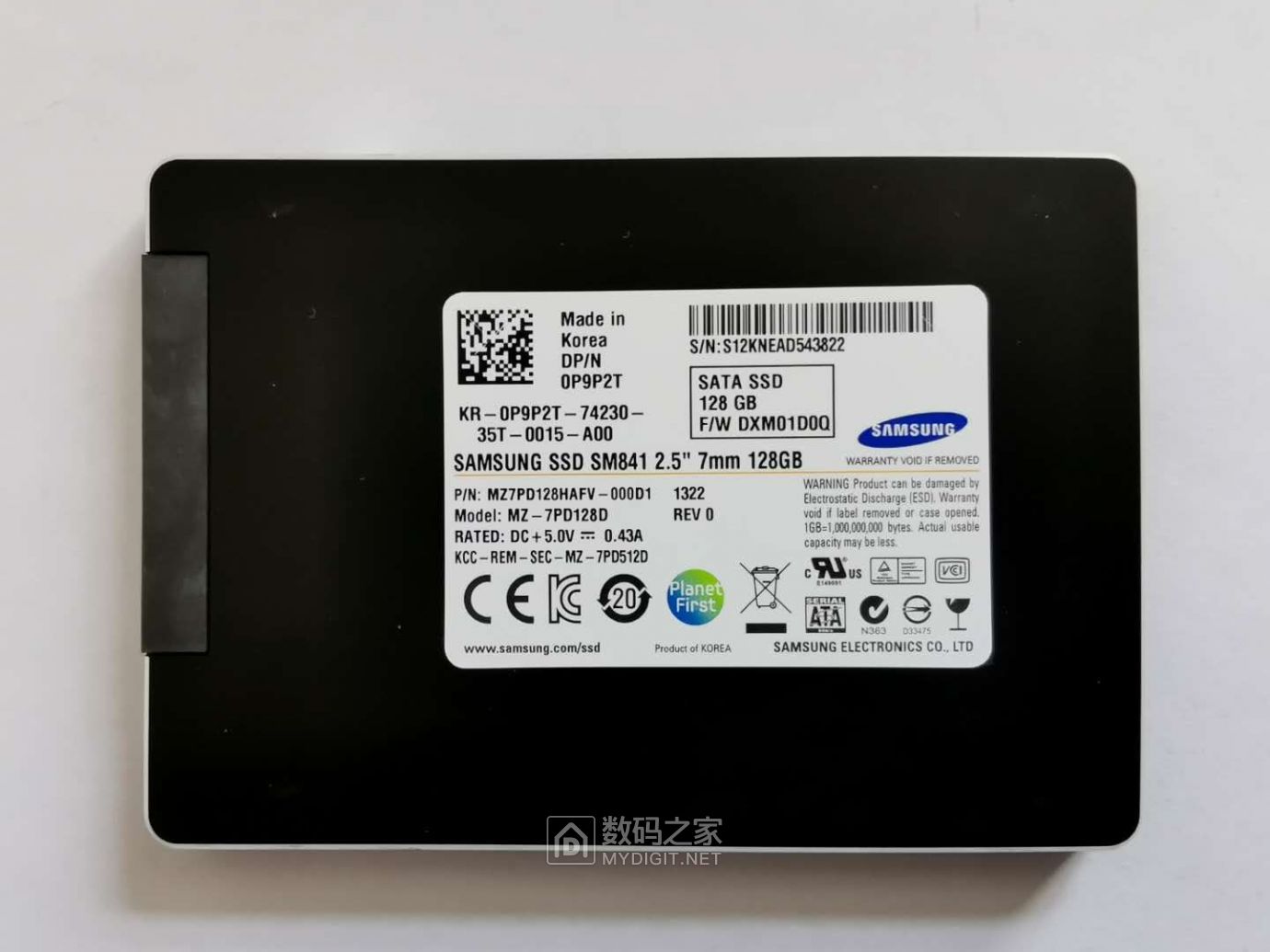 请帮忙鉴定一下我刚买的三星sm841128g固态硬盘有没有问题