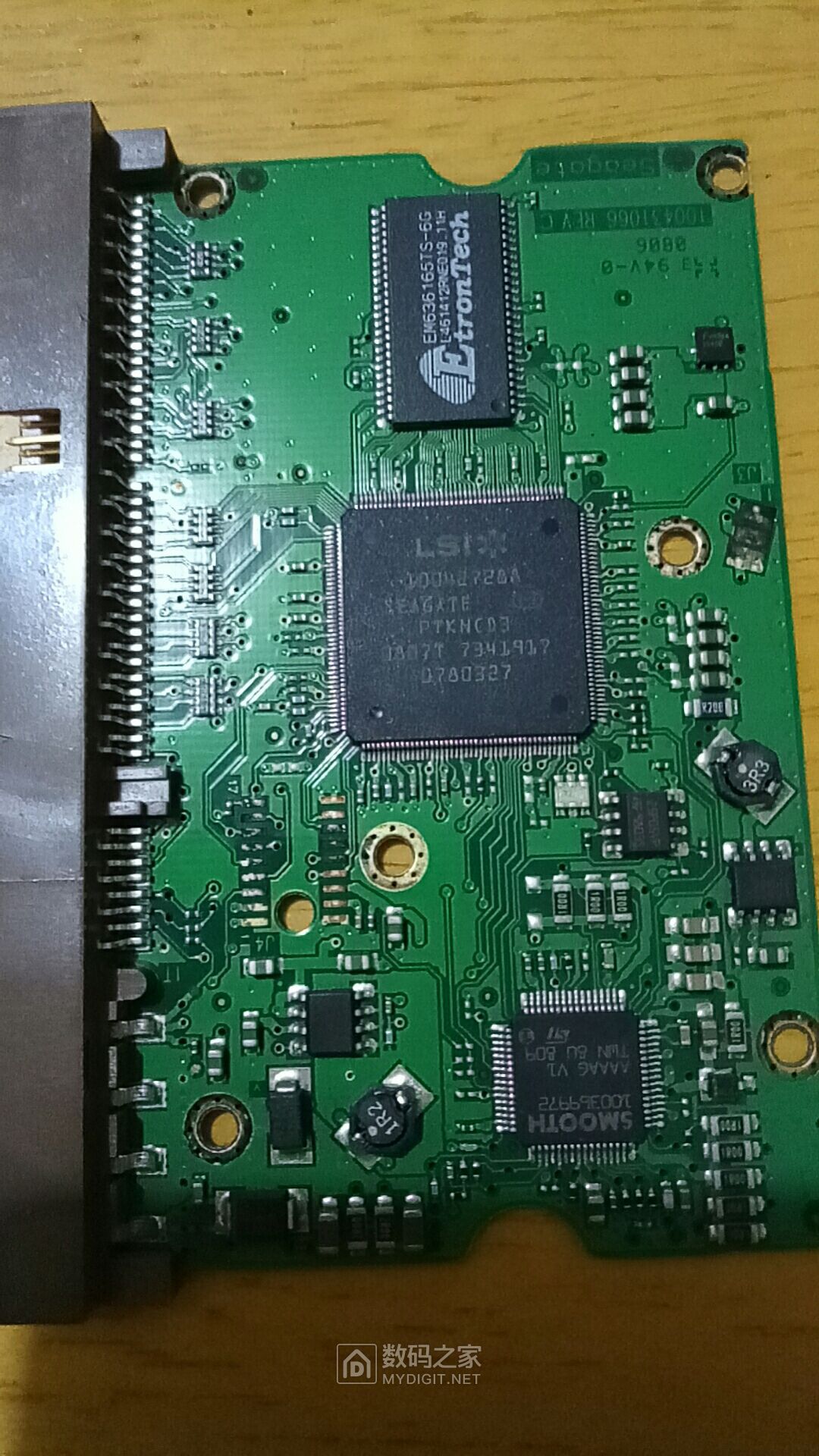 拆一个希捷160gide硬盘这个古董也就是拆了发个图罢了