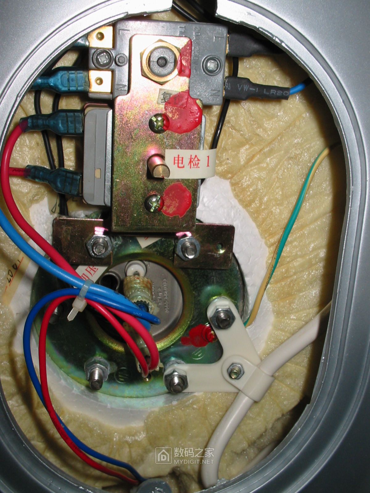 03年买的华帝电热水器想更换镁棒找不到在哪里