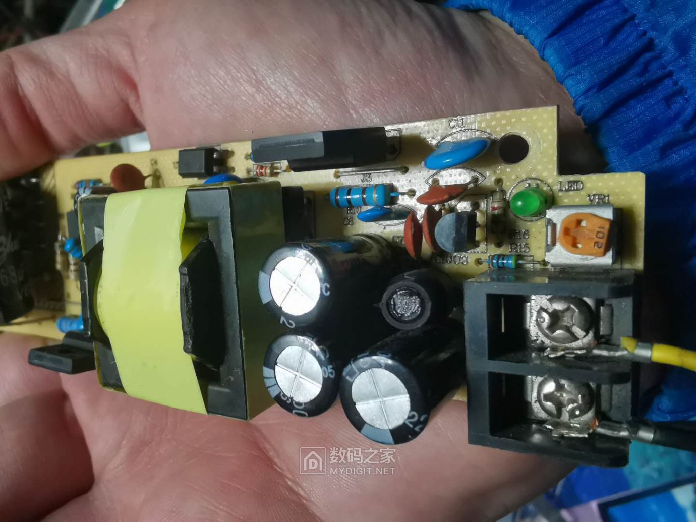 求各位大哥救救我这个12v5a的开关电源