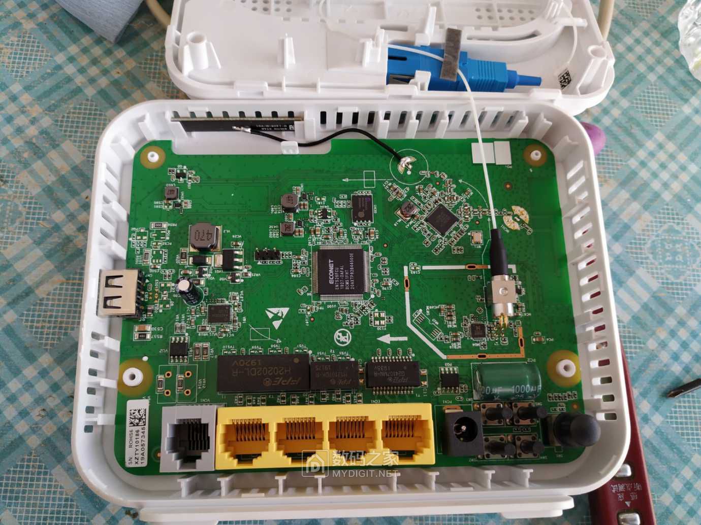 终于找移动换了个千兆光猫,给的型号是贝尔W-140W-MH,。 - 拆机乐园 数码之家