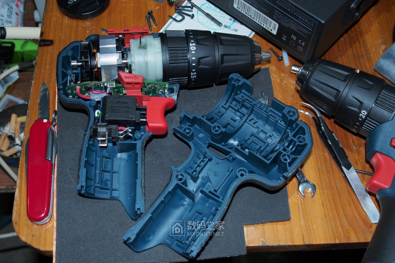 博世 gsb 12v-30 12v无刷冲击钻 新买工具首拆.  电池重量级改装!