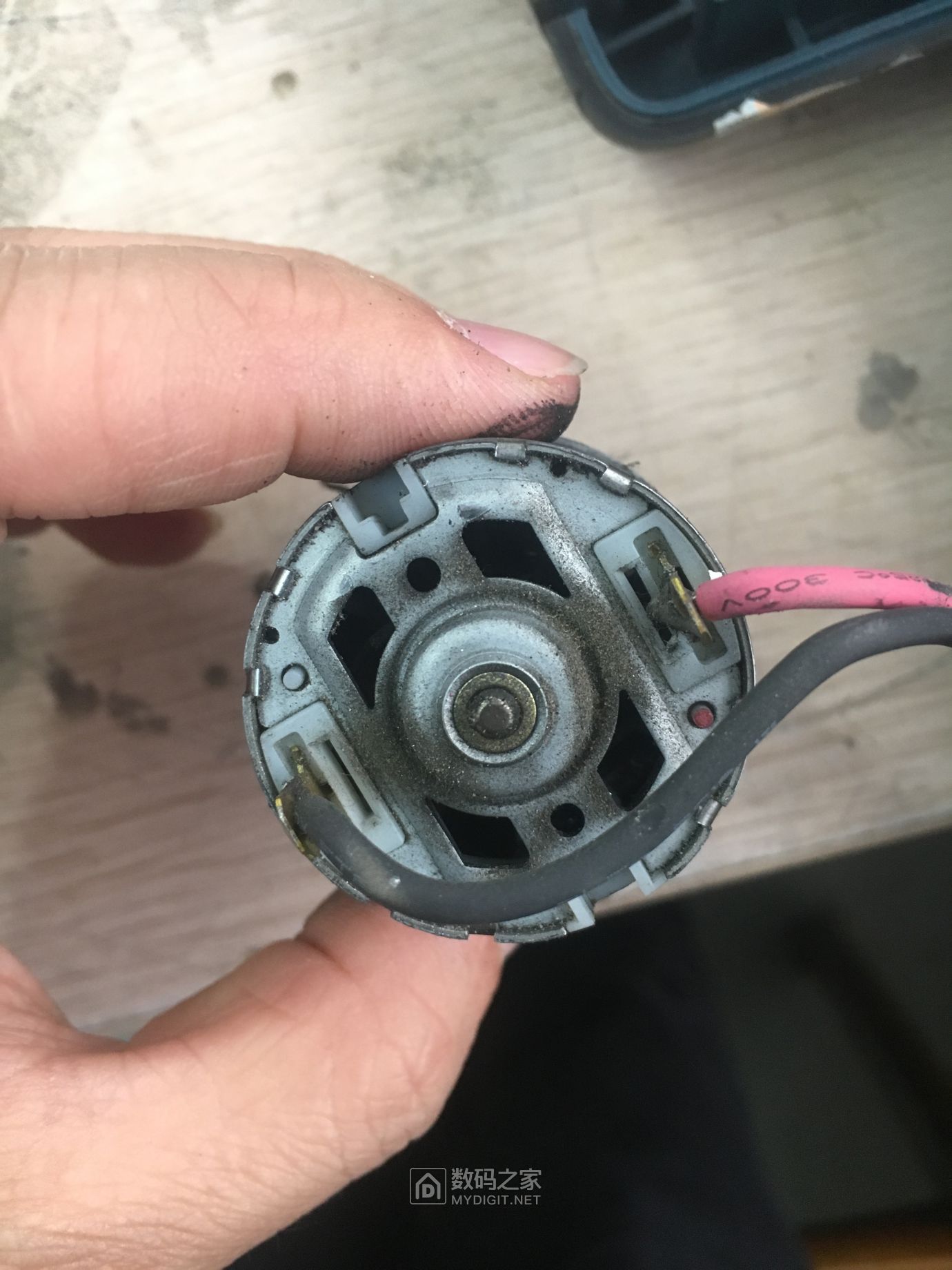 拆博世手电钻想换电机